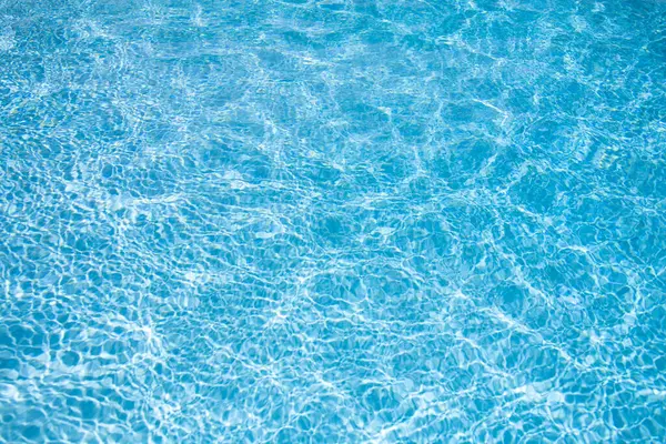 Su dokusu. Yüzme havuzu manzarası. Mavi su arka planı. Mavi su dokusu arka planı. Havuz suyunun yüzeyi