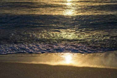 Okyanus Dalgası. Manzaralı deniz manzarası. Kumsalda dalgalar. Arkaplan için Waterscape