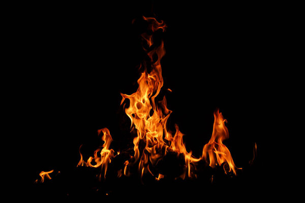 Огненный фон. Адский костер. Текстура огня на черном фоне. Абстрактный огненный фон. Большой горящий огонь