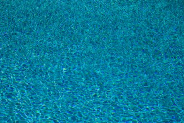 Yüzme havuzu su dokusu. Su yüzeyinin arka planı. Havuz suyu yüzeyi. Havuz suyu yüzeyi