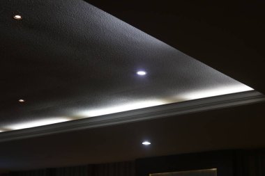 Modern bir otelin içinde.