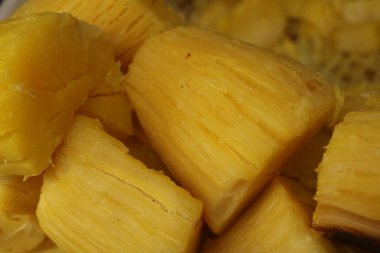 Taze sarı ve sarı mangolara yakın durun.