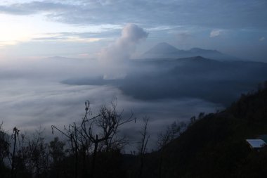 Dağlarda güzel bir gün batımı