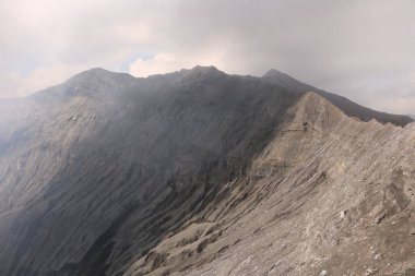 Dağ silsilesi sabah