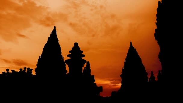 プランバナン寺院の素晴らしい日の出 インドネシアのジョグジャカルタ州のヒンドゥー遺産建築 — ストック動画