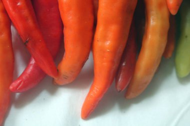 Piyasada taze ve acılı biber