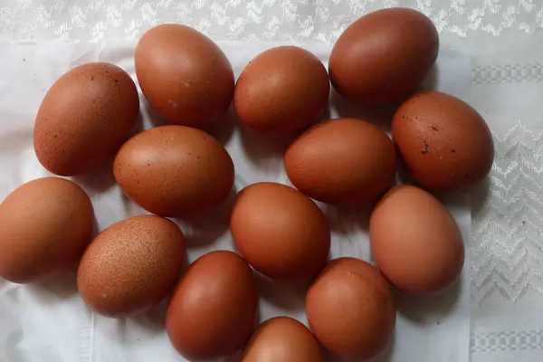 Sepette taze yumurta