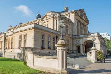 Cheltenham Belediye Binası konserler, festivaller, ziyafetler ve toplantılar için bir mekan olarak kullanılıyor.