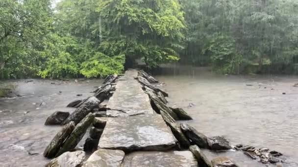 Tarr Steps Een Klapbrug Berle Devon Engeland Zware Stortregens Hebben — Stockvideo
