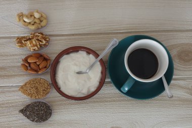 Kahve çekirdekli kahve fincanı