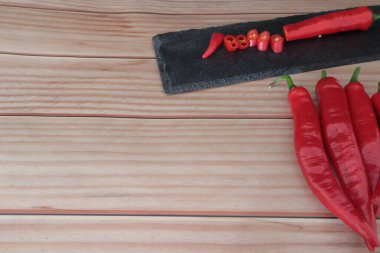 kırmızı biber ve tuz.