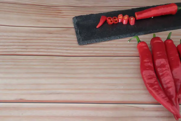 kırmızı biber ve tuz.