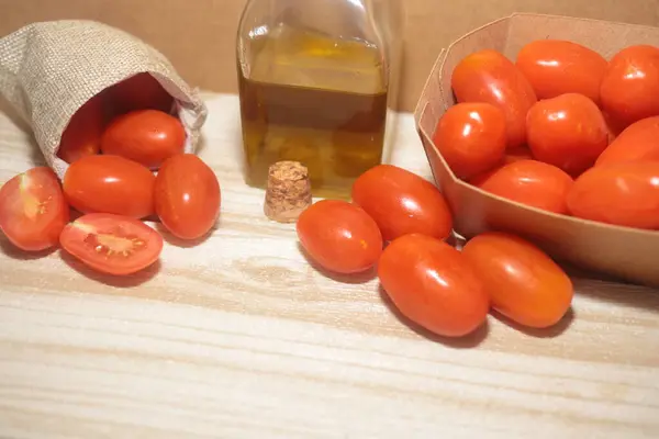 taze domates ve zeytin yağı