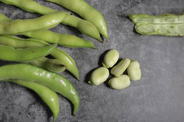 Masada taze yeşil biber