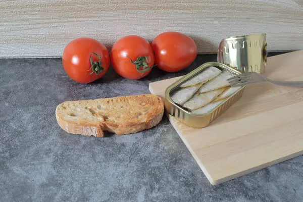 Öğle yemeği için ekmek ve tereyağı.