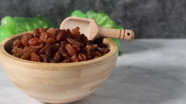 bir kase kuru üzüm