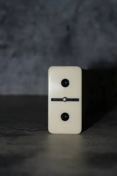 Siyah arkaplan üzerindeki zarlar