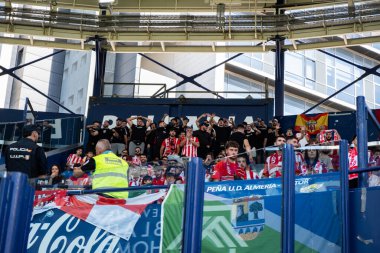 Ziyaretçiler, tarihi futbol kulüplerinden biri olan Levante UD 'nin vatanı Estadi Ciutat de valencia' da güneşli bir koridorda yürüyorlar. Tutkulu hayran kitlesinin ruhunu ve kimliğini yakalamak. Bu...