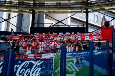 Ziyaretçiler, tarihi futbol kulüplerinden biri olan Levante UD 'nin vatanı Estadi Ciutat de valencia' da güneşli bir koridorda yürüyorlar. Tutkulu hayran kitlesinin ruhunu ve kimliğini yakalamak. Bu...