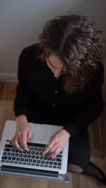 Mulher Com Laptop Trabalhar Escritório — Vídeo de Stock