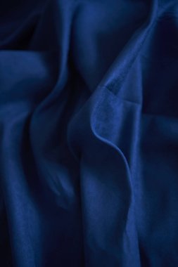            Koyu gölgeli mavi malzeme.                    