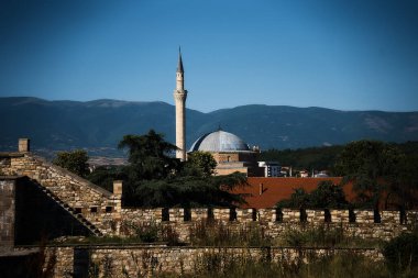  Üsküp Makedonya, 21 Temmuz 2022: Üsküp kalesinin ana camii manzarası                