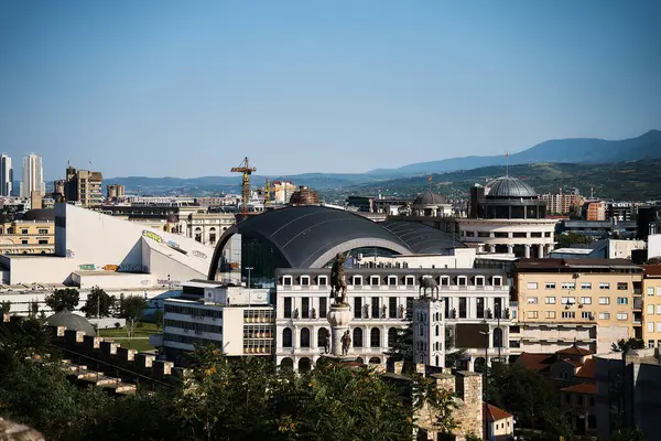  Üsküp Makedonya, 21 Temmuz 2022: Üsküp şehir manzarası manzarasının yukarıdan görünüşü                