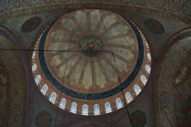 İstanbul, Türkiye - 10 Haziran 2023: İstanbul 'daki Mavi Cami içeriden
