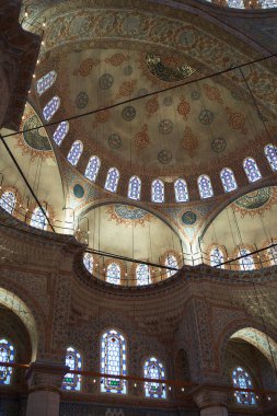 İstanbul, Türkiye - 10 Haziran 2023: İstanbul 'daki Mavi Cami içeriden