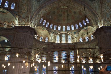 İstanbul, Türkiye - 10 Haziran 2023: İstanbul 'daki Mavi Cami içeriden