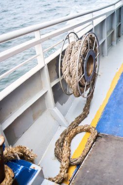 İstanbul, Türkiye - 13 Haziran 2023: İstanbul 'dan Prens Adaları' na feribot yolculuğu, feribot detayları ve yolcuları