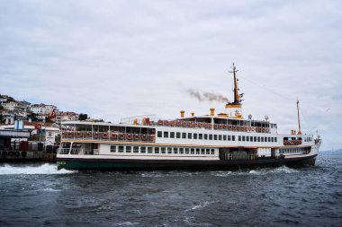 İstanbul, Türkiye - 12 Haziran 2023: Körfez ve İstanbul 'daki Bykada tepesinden görüş                      