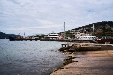   İstanbul, Türkiye - 13 Haziran 2023: İstanbul 'daki Prince' s Island Limanı