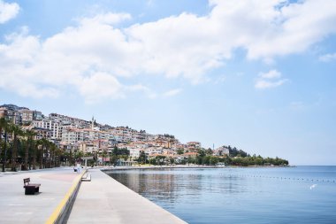 İstanbul, Türkiye - 15 Haziran 2023: Güneşli bir yaz gününde İstanbul 'un yeni seti