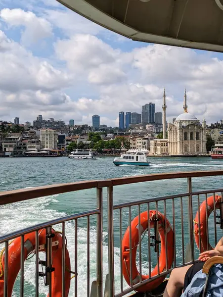 Istambul Turquia Junho 2023 Uma Viagem Bósforo Barco Balsa — Fotografia de Stock