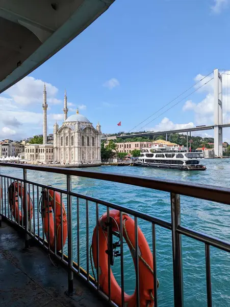 Istambul Turquia Junho 2023 Uma Viagem Bósforo Barco Balsa — Fotografia de Stock