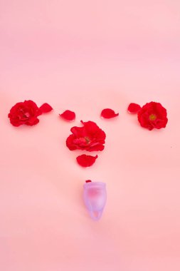 Bir kadının rahmi, kırmızı güller, adet görme