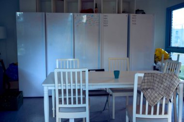 Öğrenci yurdundaki ortak mutfak.                    