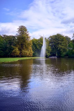                Kopenhag Frederiksberg Parkı Sonbaharın başlarında                