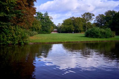                Kopenhag Frederiksberg Parkı Sonbaharın başlarında                