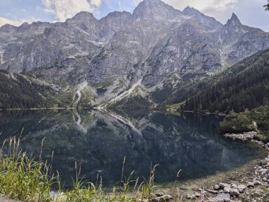 güzel bir dağ gölü, Morske Oko, Tatra Dağları, Polonya