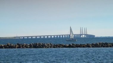 Kopenhag, Danimarka - 15 Eylül 2024 Kopenhag 'dan Malm' a bir yat kalkıyor.