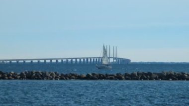 Kopenhag, Danimarka - 15 Eylül 2024 Kopenhag 'dan Malm' a bir yat kalkıyor.