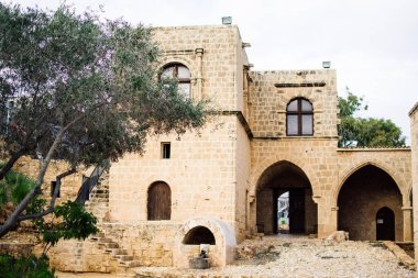 Kıbrıs Rum Kesimi 'nin Akdeniz tarzı Ayia Napa manastırı