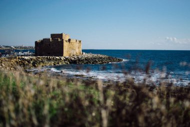 Paphos, Kıbrıs - 30 Aralık 2018: Antik Paphos kalesi