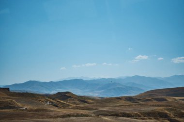 Ermenistan arasında çöl ve dağlar