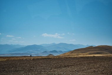 Ermenistan arasında çöl ve dağlar