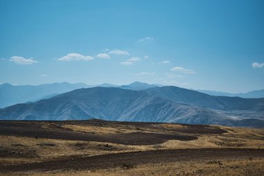 Ermenistan arasında çöl ve dağlar