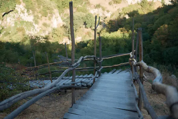 Ermenistan 'daki antik rock şehri, Eski Khndzoresk