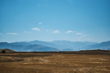 Ermenistan arasında çöl ve dağlar